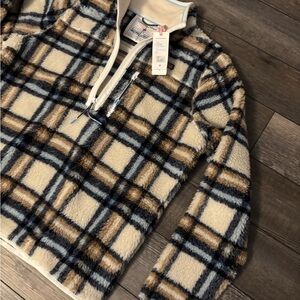 Women’s Vineyard Vines Super Shep Plaid Pullover Color:Tan/Cream/Navy Size:M NWT